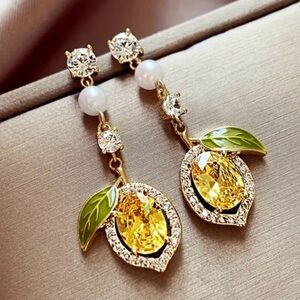 ✨Betsey Johnson Alora Lemon Drop Rhinestone Earrings